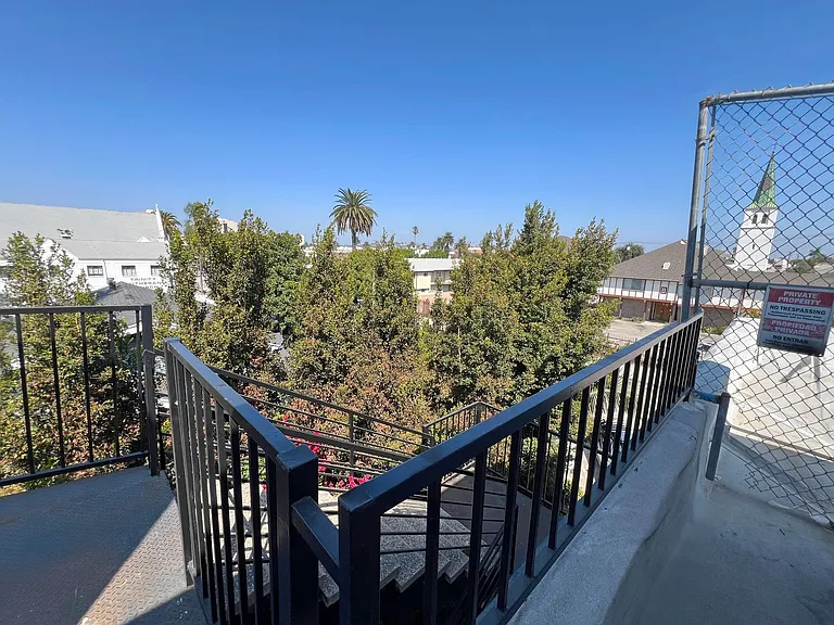701 Linden Ave — Photo 8