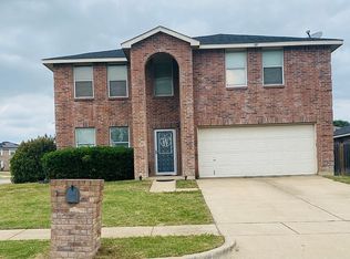 301 Daisy Ln, Burleson, TX 76028