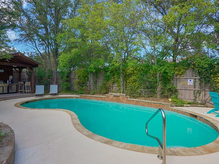 1811 Forest Meadow Ln — Photo 45