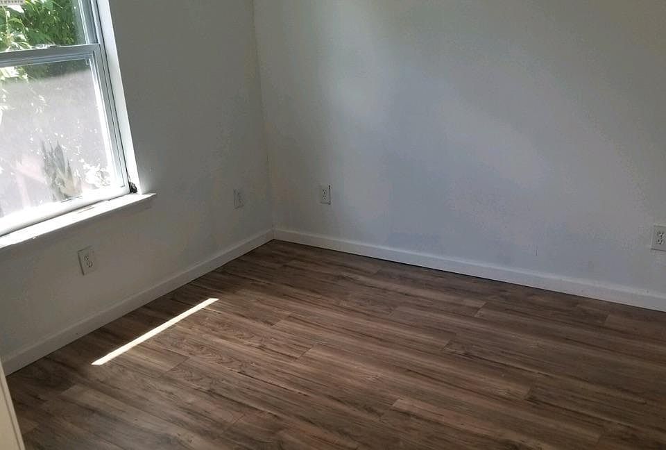 2nd image of 731 Chiles Ave