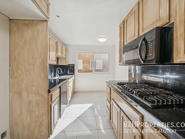 1508 Greenfield Ave — Photo 12