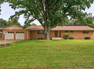 1412 Meadow Ln, Bartlesville, OK 74006