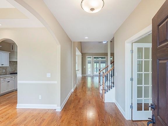 4th image of 111 Country Hills Dr