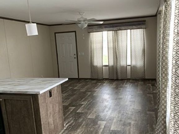 Entrance/ living room 