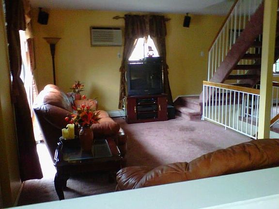 3rd image of 35 Gardenia Ln