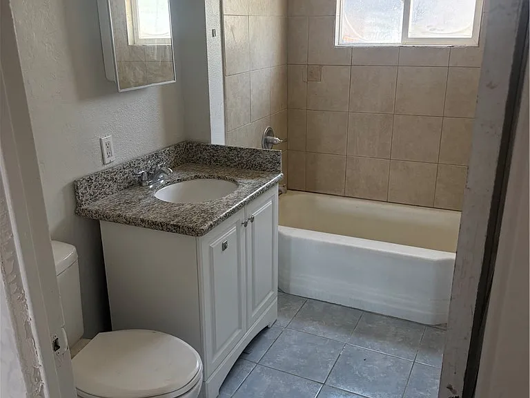 530 E Oakey Blvd #A — Photo 2