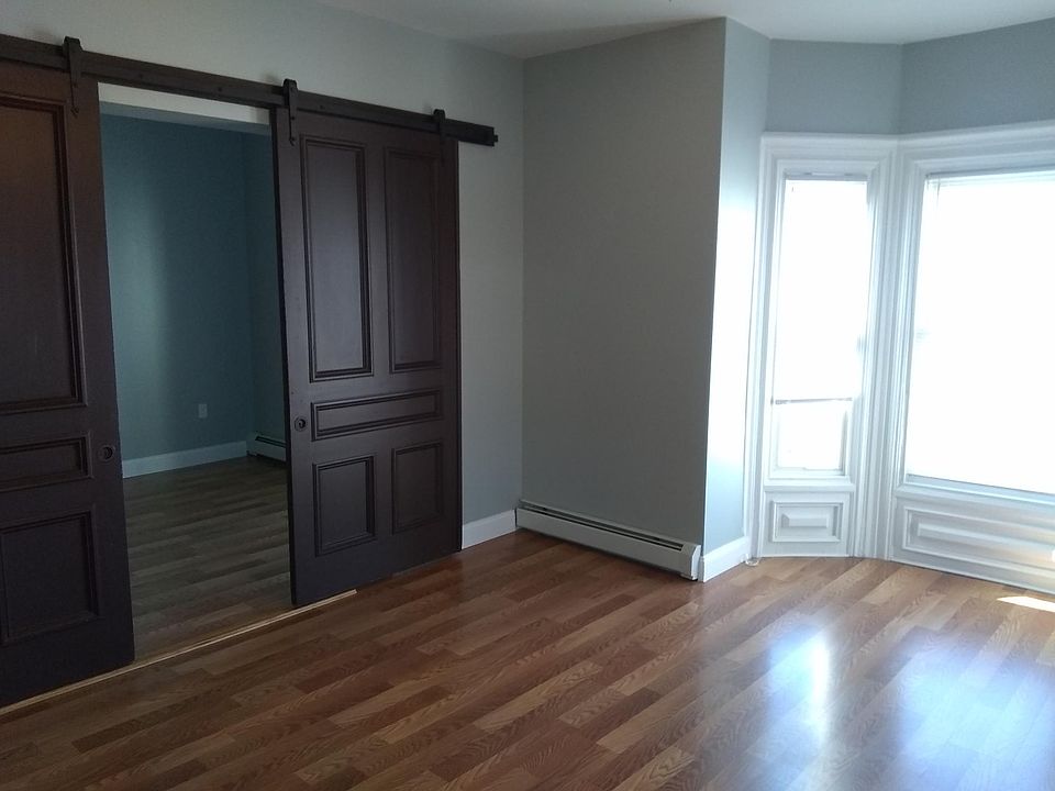 2nd image of 372 Pine St #2