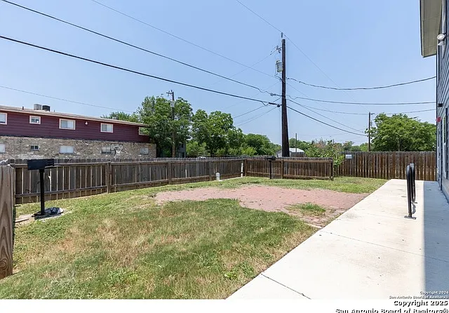 8111 Landing Ave — Photo 11