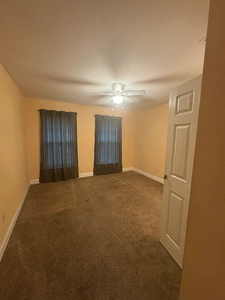 Building Photo - 947 Gause Blvd W