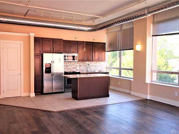 3rd image of 207 E 6th St Unit 202