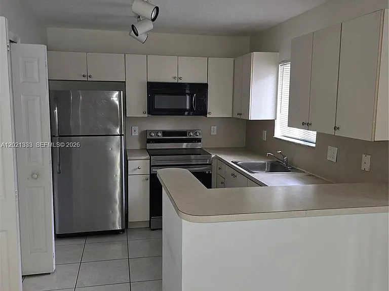 2930 SE 13th Ave #101-52 — Photo 3