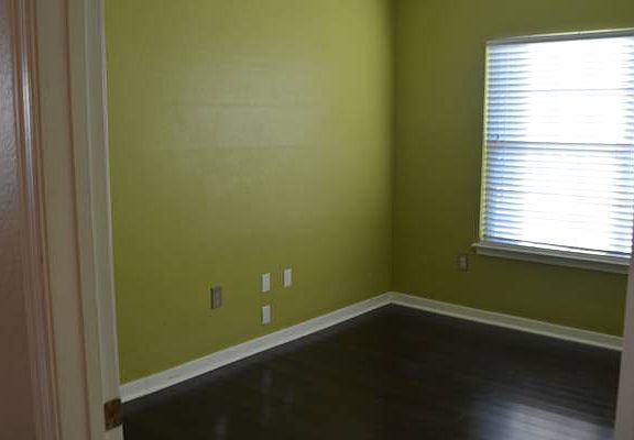5th image of 801 Brassie Ln APT A