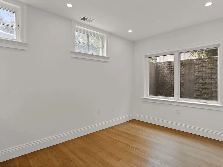 913 N Ivy St — Photo 14
