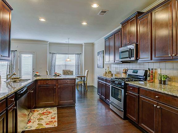 4th image of 16 Stately Oaks Dr