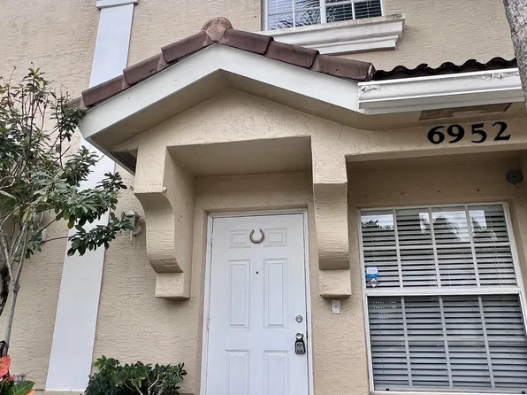 6952 Crooked Fence Dr, Lake Worth, FL 33467
