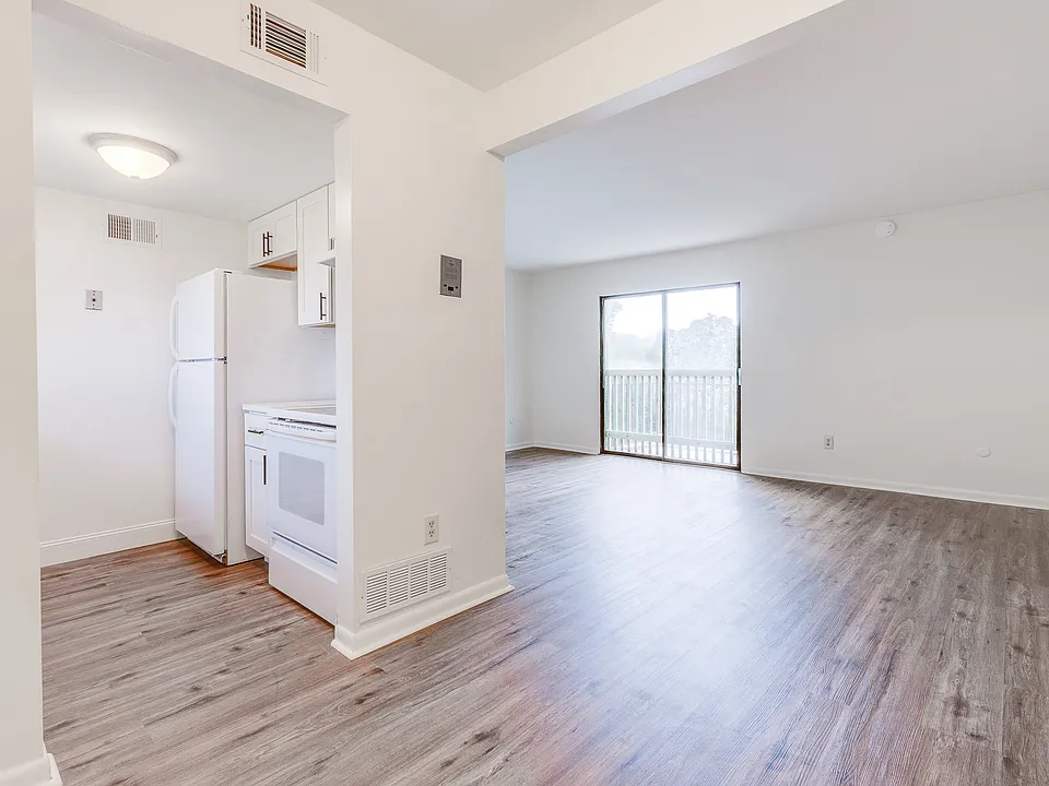 160 Glenn St #306