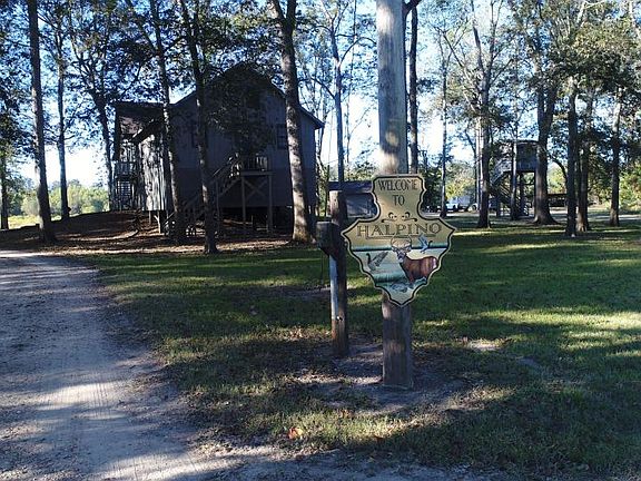 Driving into Halpino Lodge   
