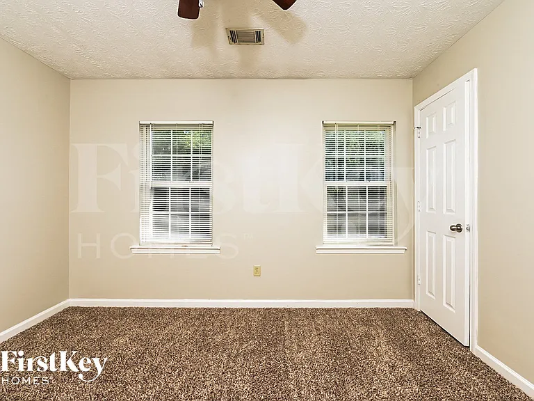 215 Brooks Dr — Photo 11