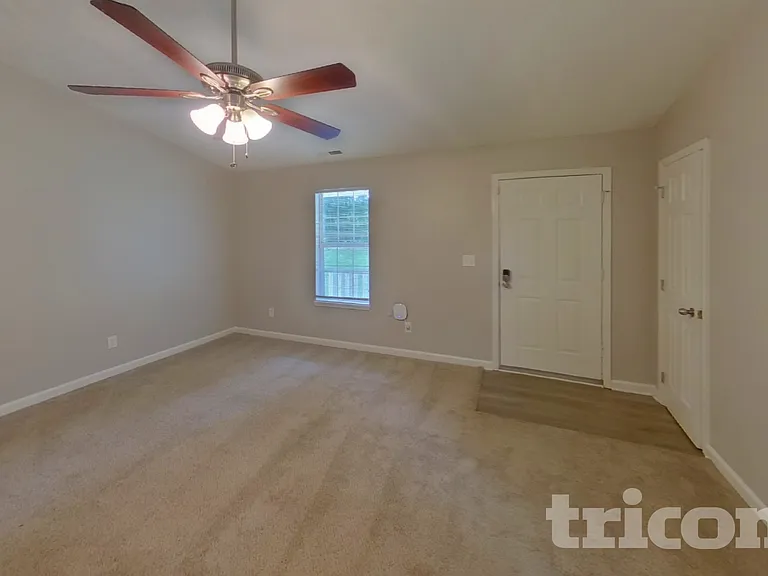 4702 Bullock Ln — Photo 2