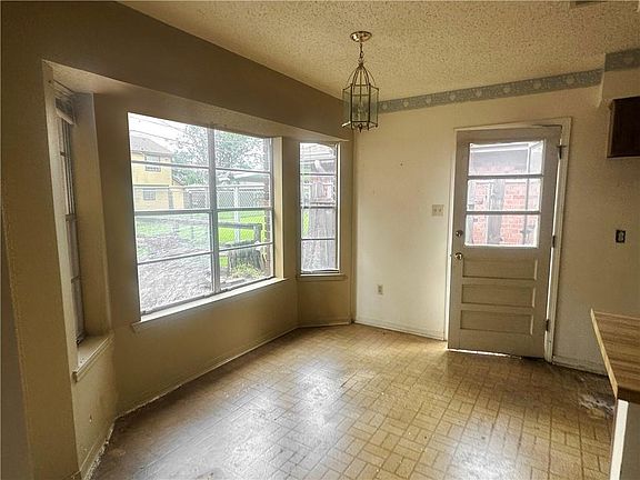 5th image of 1800 Williamsburg Dr