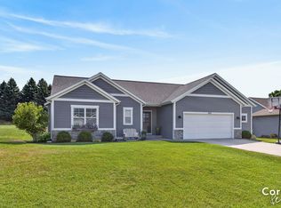 1520 Shenandoah Dr, Zeeland, MI 49464