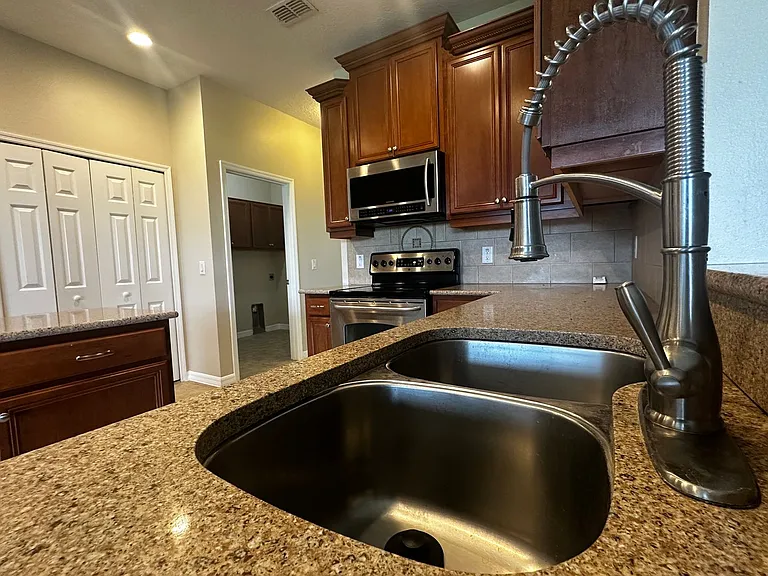1904 Candlenut Cir — Photo 10