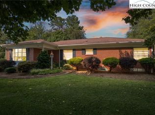 622 Powell Rd, Lenoir, NC 28645