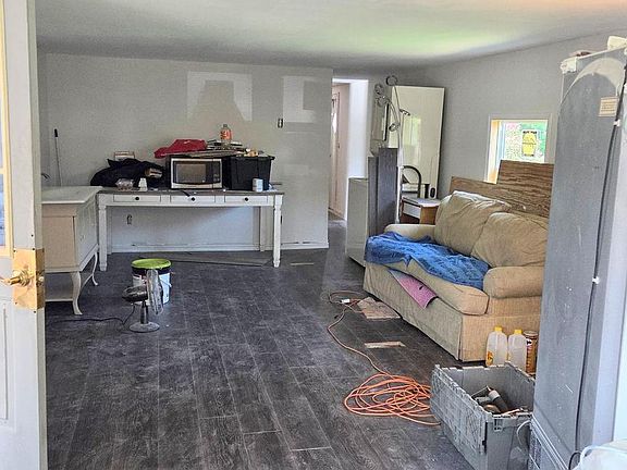 5th image of 23306 Martin Ln