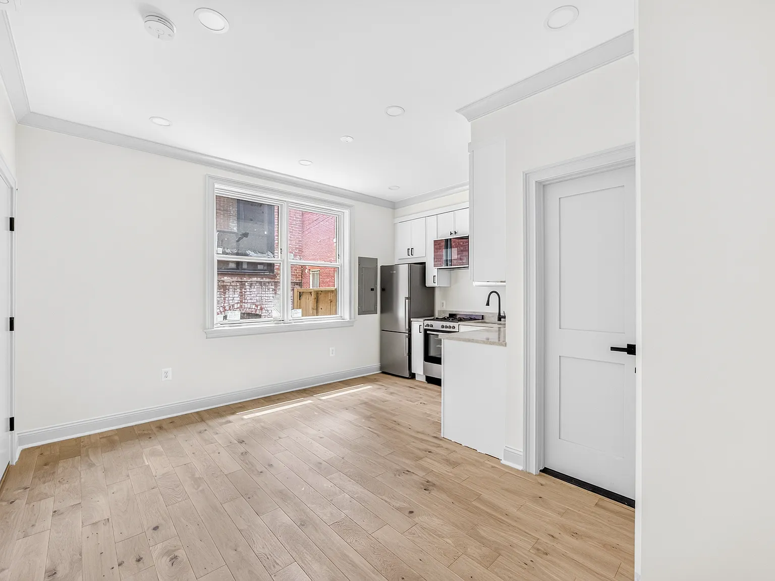 Studio, 320 sqft, $1,900 — Photo 4
