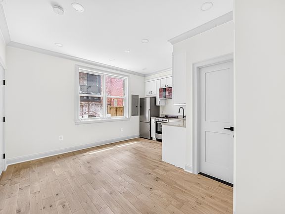 4th image of 311 E Capitol St NE #2