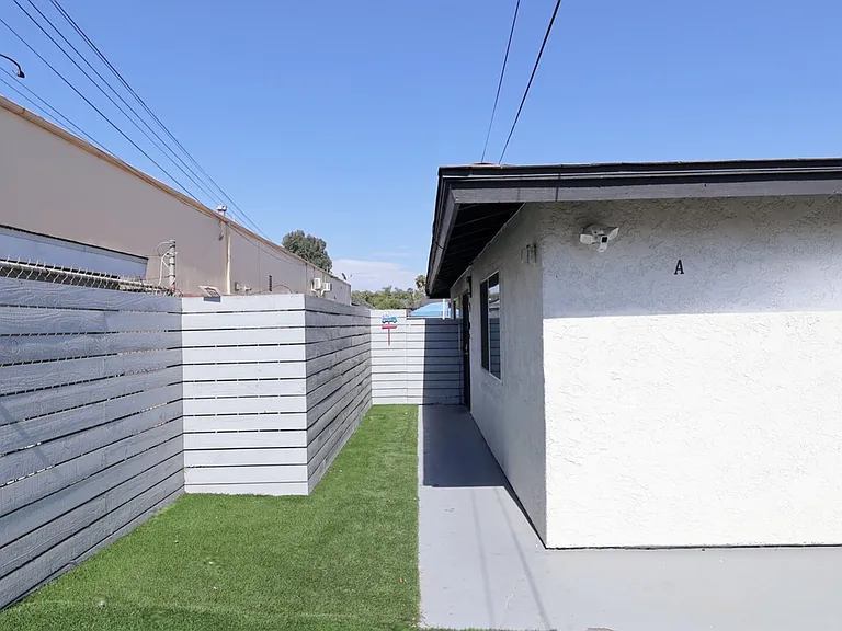 Gillespie Dr — Photo 19