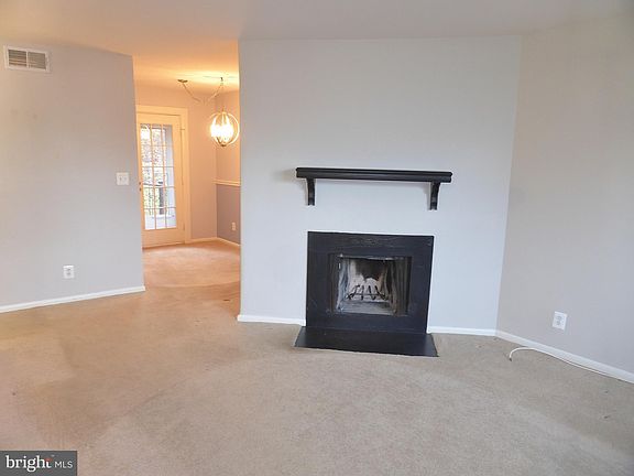 4th image of 2852 S Wakefield St #C