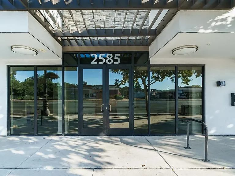 2585 El Camino Real #419 — Photo 36