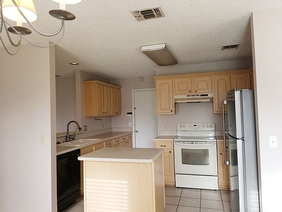 5th image of 2159 Saint Martins Dr E