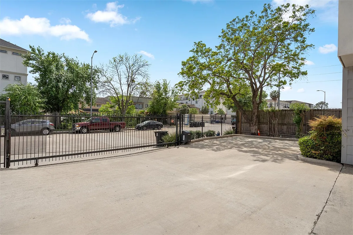 Building Photo - 5712 Winsome Ln #5