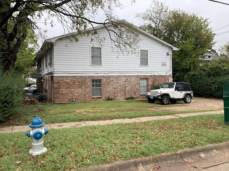 618 W Sycamore St — Photo 1