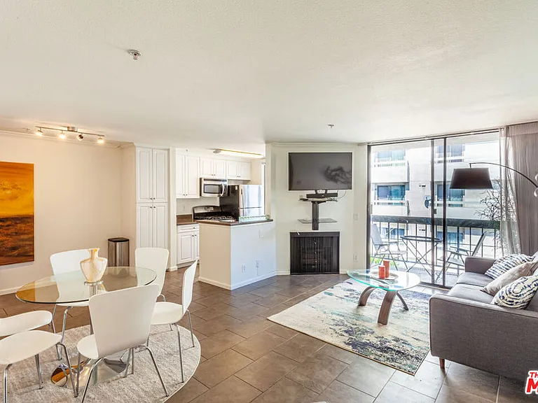 7320 Hawthorn Ave #213 — Photo 4