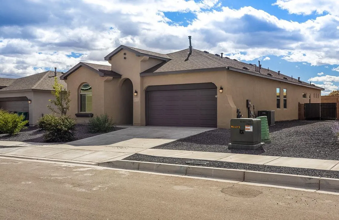 Bald Eagle Loop NE, Rio Rancho — Photo 1