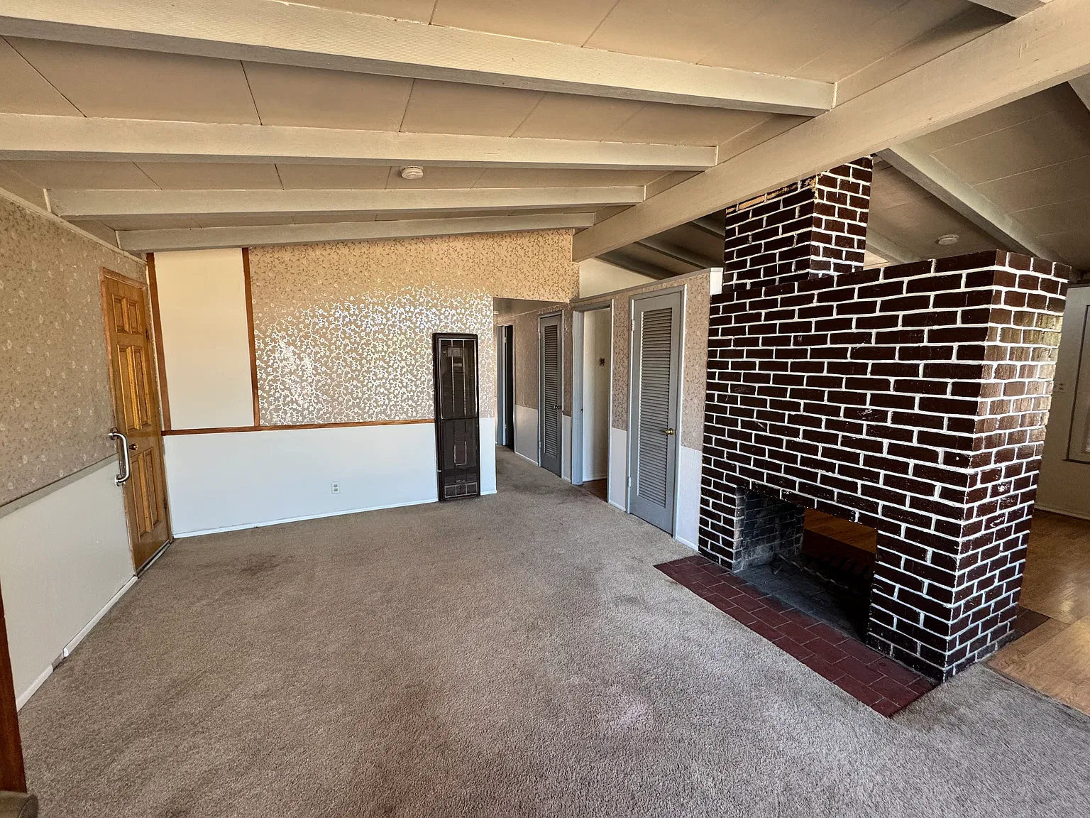 3 bed, 1040 sqft, $3,800 — Photo 3