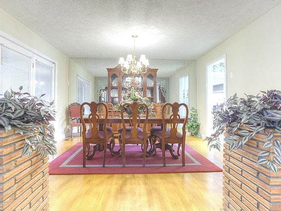 4th image of 7109 Hampshire Dr
