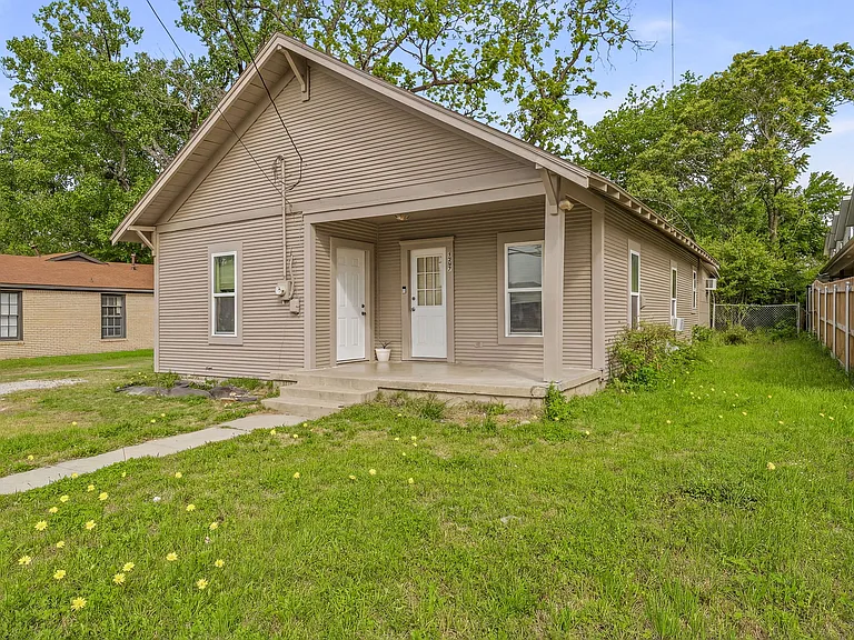 1287 W Frey St — Photo 22