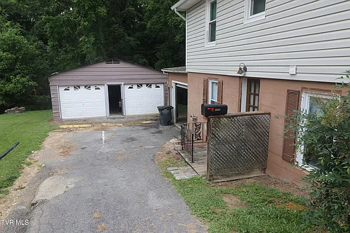 1672 Houston Ave Photo 1