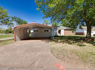 1 Edgemere Dr, Bristow, OK 74010