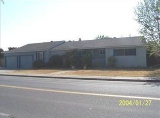 2898 Minnewawa Ave, Clovis, CA 93612