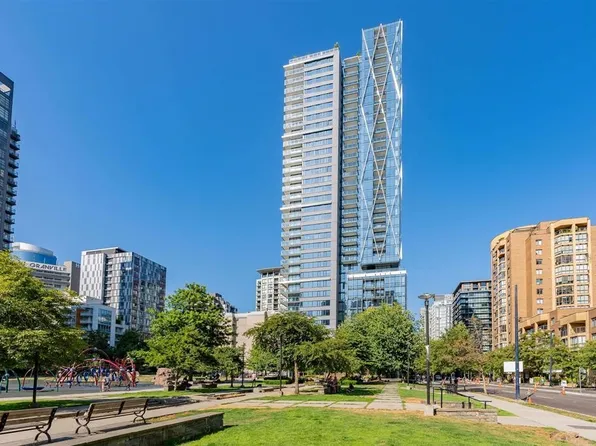 1111 Richards St #2109, Vancouver, BC V6B 3E6