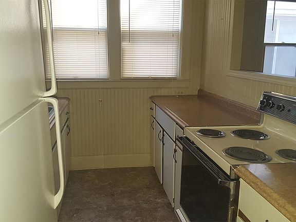 3rd image of 895 Beaconsfield Ave APT 1N
