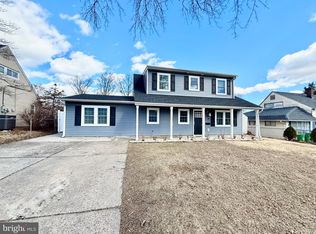 48 Rustleaf Ln, Levittown, PA 19055