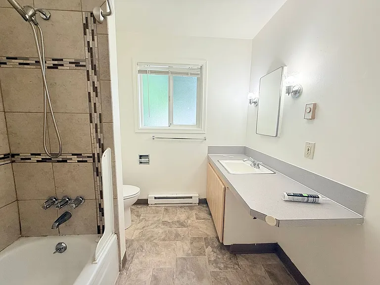 537 NE 113th Ave — Photo 11