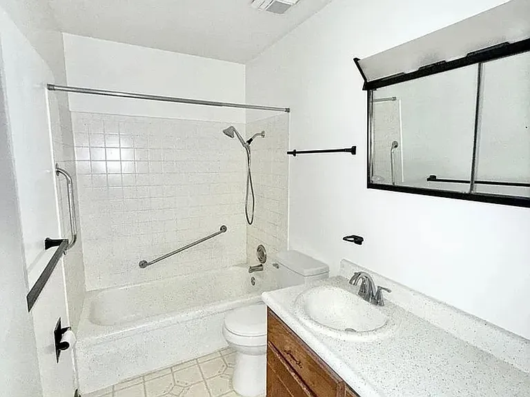 1691 Moore Ave #4 — Photo 5