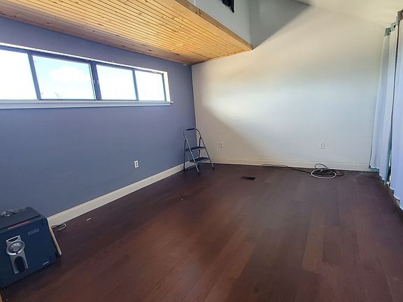 2nd image of 206 Pierce Ave